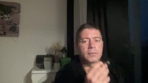 Snapshot of guil0 chatting on July 11, 7:22 am guil0 online show from July 11, 7:22 am