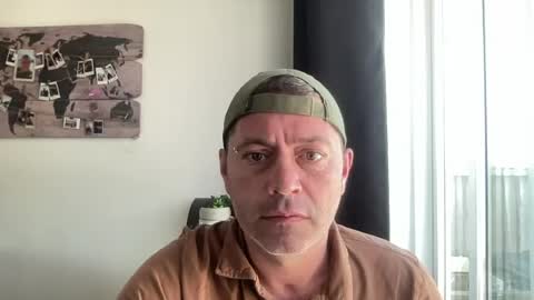 Snapshot of guil0 chatting on July 12, 5:26 pm guil0 online show from July 12, 5:26 pm