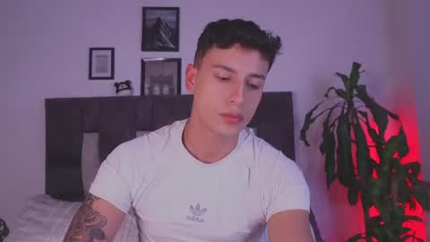 Snapshot of guy_twinks chatting on July 6, 5:48 am Gabriel online show from July 6, 5:48 am