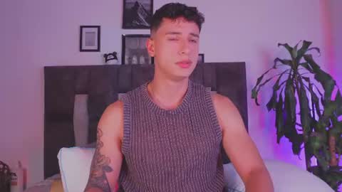 Snapshot of guy_twinks chatting on July 18, 5:11 am Gabriel online show from July 18, 5:11 am