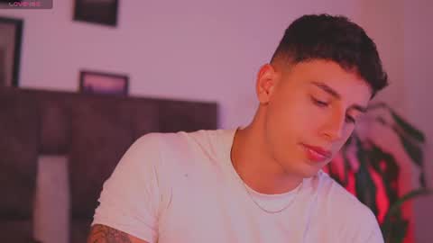 Snapshot of guy_twinks chatting on July 31, 6:13 am Gabriel online show from July 31, 6:13 am