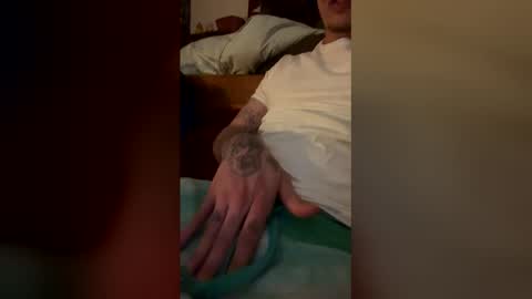 Snapshot of guydschilling30 chatting on April 12, 10:09 am guydschilling30 online show from April 12, 10:09 am