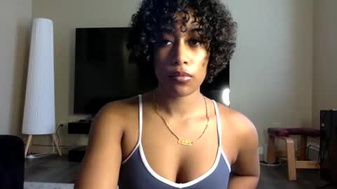 Snapshot of gyalxoxo chatting on February 18, 6:15 pm gyalxoxo online show from February 18, 6:15 pm