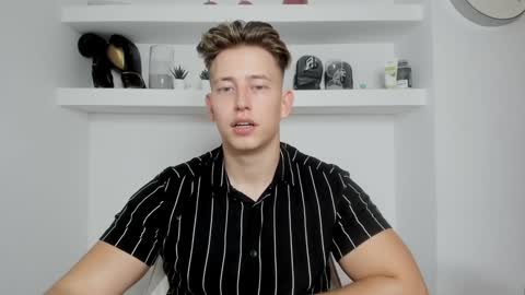 Oliver online show from December 5, 6:55 pm