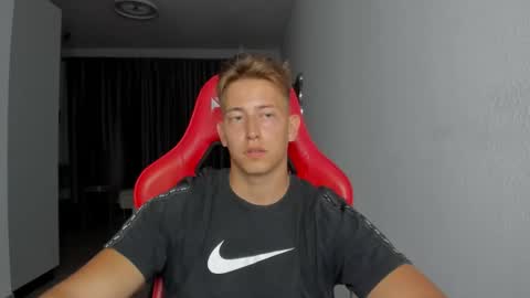 Oliver online show from November 3, 8:43 pm