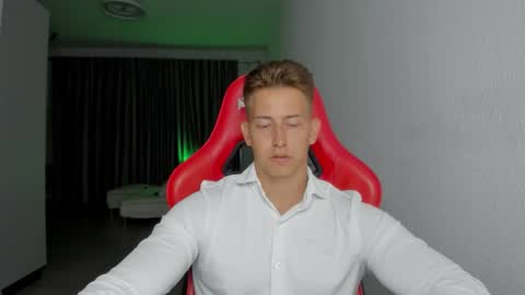 Oliver online show from November 6, 10:32 pm