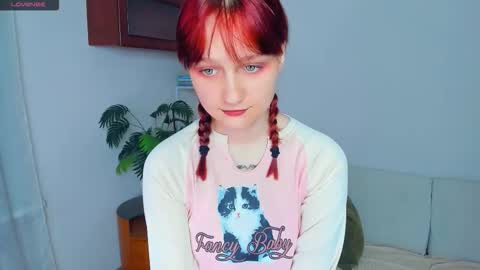 Kelly  Lilly online show from November 26, 6:42 pm