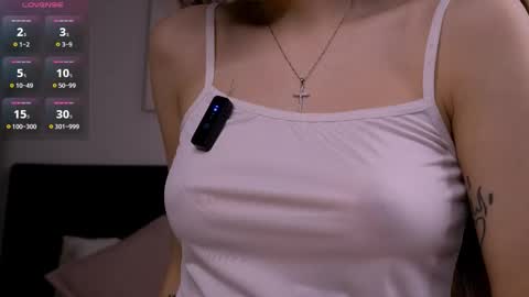 Snapshot of hadleynichols chatting on February 9, 1:42 am Hi Im Rebecca Glad to see you in my room PVT is open online show from February 9, 1:42 am