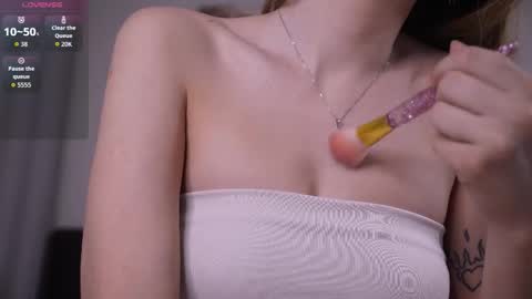 Snapshot of hadleynichols chatting on February 12, 1:11 am Hi Im Rebecca Glad to see you in my room PVT is open online show from February 12, 1:11 am