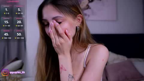 Snapshot of hadleynichols chatting on February 23, 1:36 am Hi Im Rebecca Glad to see you in my room PVT is open online show from February 23, 1:36 am