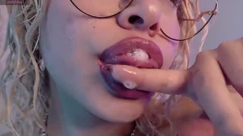 Haely online show from April 11, 11:42 pm