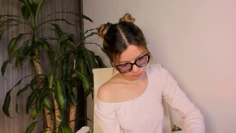 Hailey online show from November 11, 1:49 am