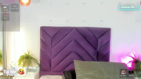 haileystonei online show from June 4, 12:00 pm