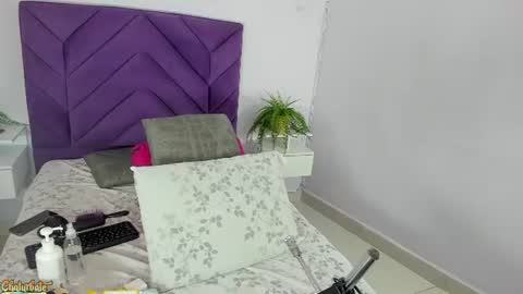 Snapshot of haileystonei chatting on July 20, 11:34 am haileystonei online show from July 20, 11:34 am