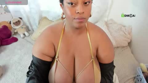 Snapshot of hallestrawberry69 chatting on January 8, 10:23 pm HALLE online show from January 8, 10:23 pm