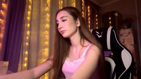 Holly online show from December 20, 8:05 pm