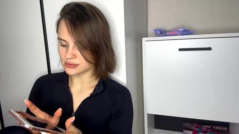 Holly online show from January 8, 11:51 pm