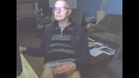 Snapshot of hamto65 chatting on December 14, 4:09 pm Prefer men 80 online show from December 14, 4:09 pm