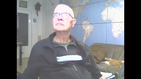 Snapshot of hamto65 chatting on March 1, 9:26 pm Prefer men 80 online show from March 1, 9:26 pm