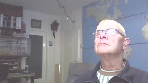 Snapshot of hamto65 chatting on March 4, 9:00 pm Prefer men 80 online show from March 4, 9:00 pm