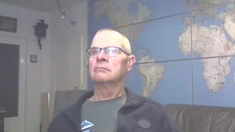 Snapshot of hamto65 chatting on March 6, 10:15 pm Prefer men 80 online show from March 6, 10:15 pm