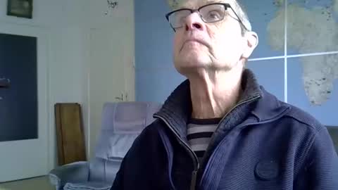 Snapshot of hamto65 chatting on November 26, 10:49 am Prefer men 80 online show from November 26, 10:49 am