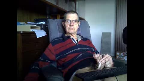 Snapshot of hamto65 chatting on January 9, 10:18 am Prefer men 80 online show from January 9, 10:18 am