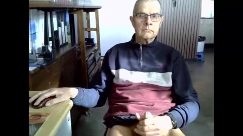 Snapshot of hamto65 chatting on February 17, 11:18 am Prefer men 80 online show from February 17, 11:18 am