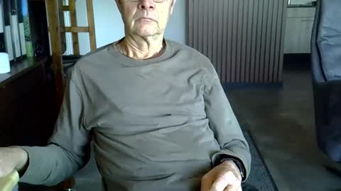 Snapshot of hamto65 chatting on March 2, 9:16 am Prefer men 80 online show from March 2, 9:16 am