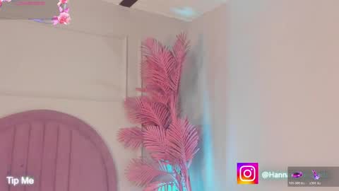 hanaahquinn online show from April 16, 11:33 am