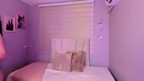 Snapshot of hanah_line chatting on July 30, 1:10 pm Hanna Lineros online show from July 30, 1:10 pm