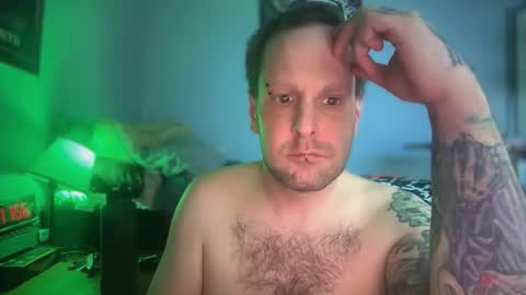 hand_banana_420 online show from March 29, 5:57 pm