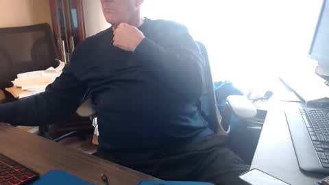 handsome_guy4u online show from April 22, 7:59 pm