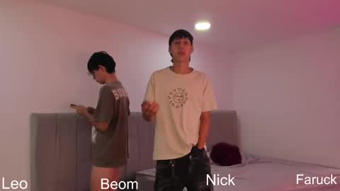 leonardfarrucknick and otis online show from September 12, 10:43 pm