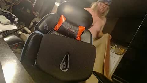 handystud33 online show from May 20, 8:42 am
