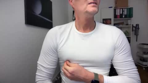 hanky online show from February 6, 8:29 am