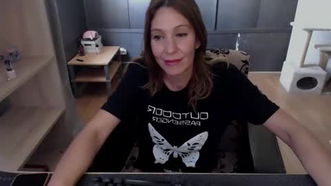 hanna_ha online show from May 29, 10:57 am