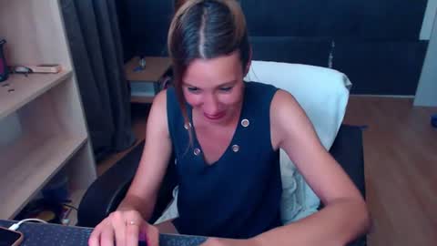 Snapshot of hanna_ha chatting on August 9, 6:35 pm hanna_ha online show from August 9, 6:35 pm