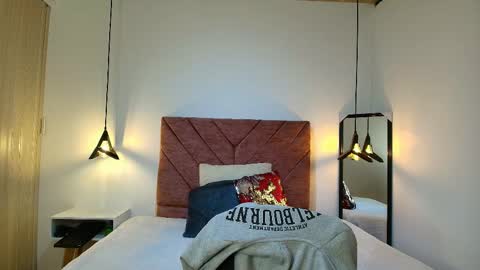  H A N N A  online show from February 24, 8:07 pm