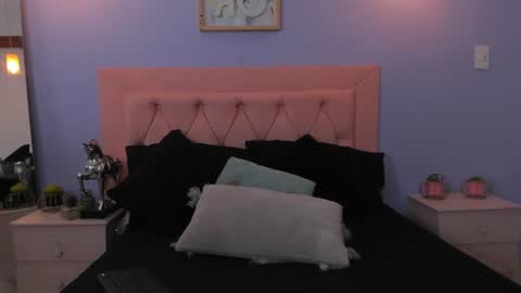 Hanna  online show from June 25, 5:12 am
