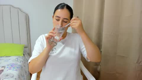 Snapshot of hannaa86 chatting on October 30, 12:45 am Hanna online show from October 30, 12:45 am