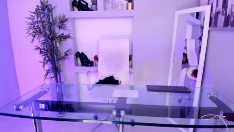 HANNAH HOWELL online show from February 11, 4:02 pm