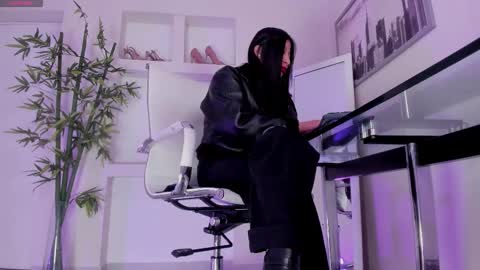 HANNAH HOWELL online show from January 19, 10:08 am