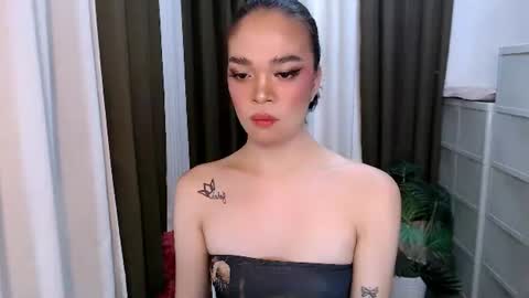 HANNAH online show from May 22, 12:51 am