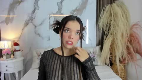 Snapshot of hannahill69 chatting on December 22, 5:15 am Hannahill69 online show from December 22, 5:15 am