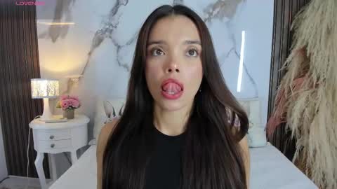 Snapshot of hannahill69 chatting on March 4, 4:40 am Hannahill69 online show from March 4, 4:40 am