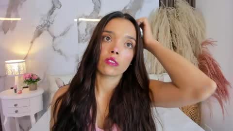 Hannahill69 online show from May 26, 5:14 am