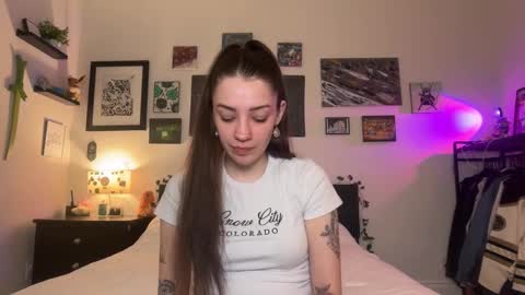 Hannah Taylor online show from March 2, 12:35 am