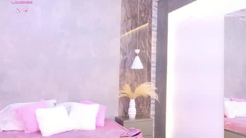 hannaprada1 online show from January 6, 11:47 am