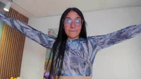 hannawen_ online show from July 16, 3:45 am